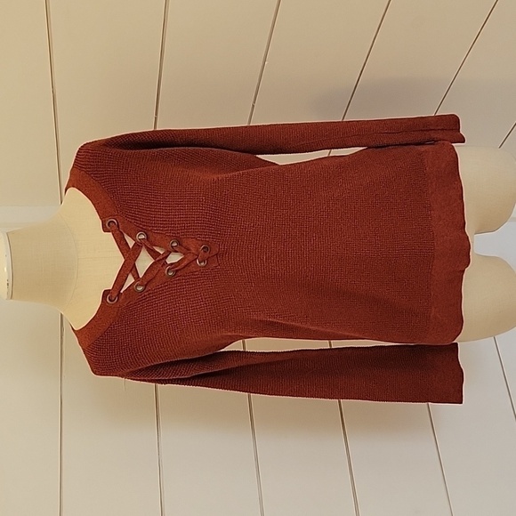 American Eagle Outfitters xs burgundy jegging fit top - Picture 1 of 4